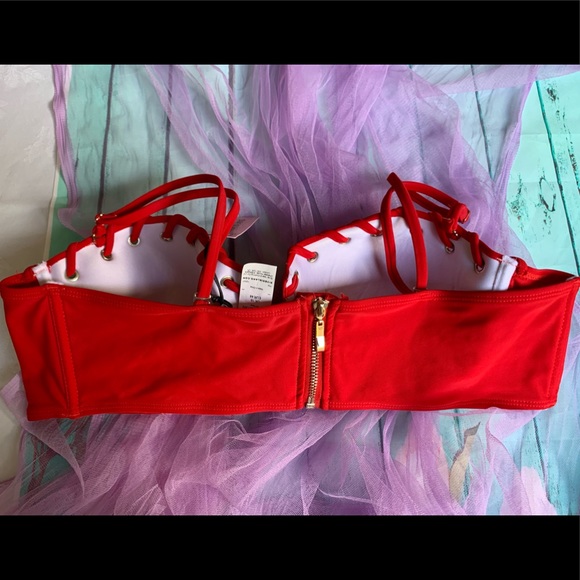 NWT🌴 cupped red eyelet bikini top - Picture 3 of 3